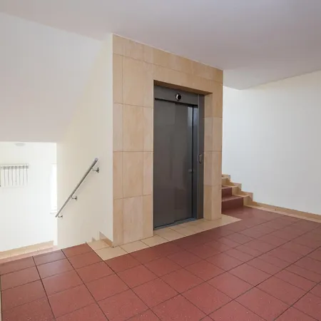 Marywilska 67 Inviting By Bookinghost * Warschau